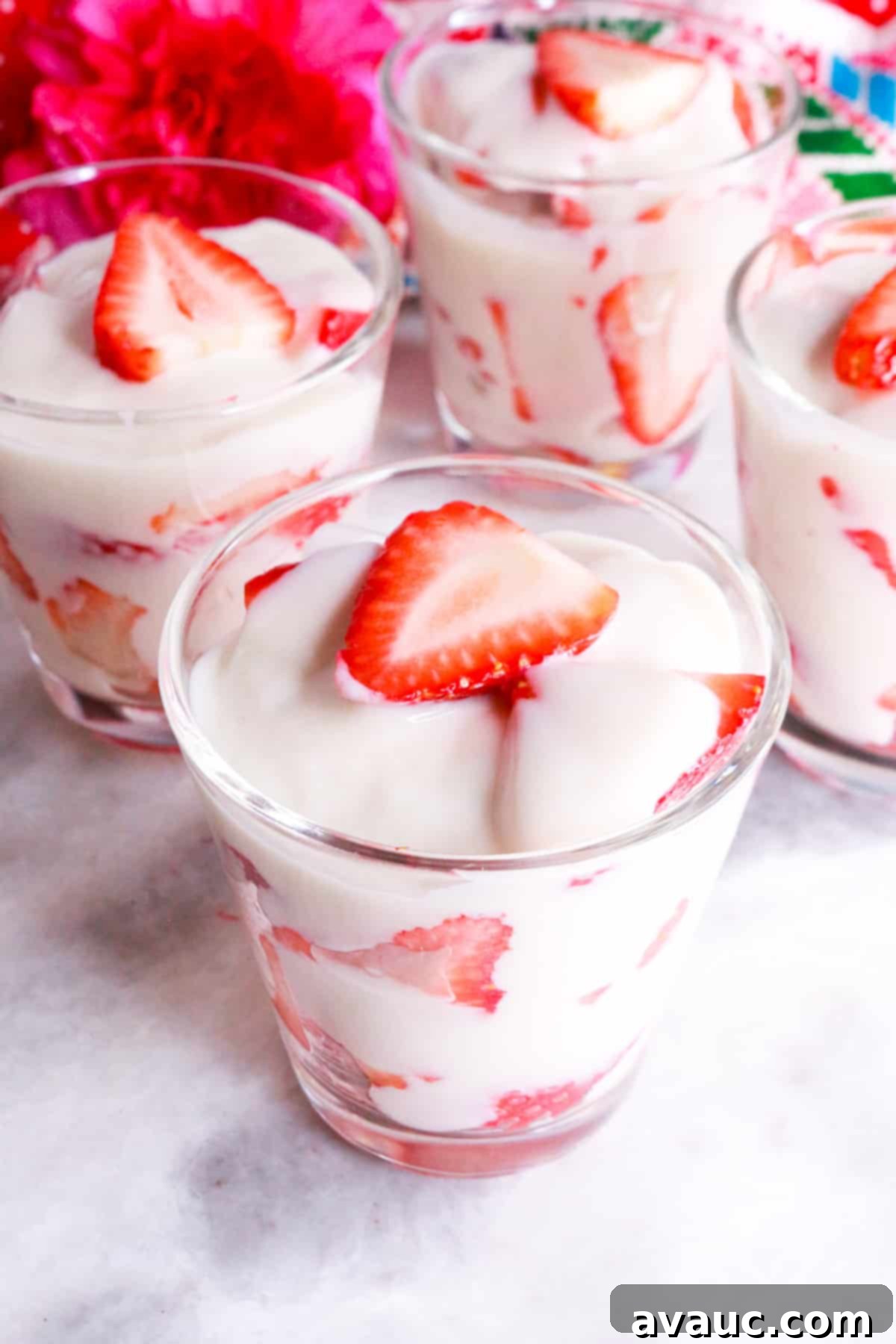 Vegan Strawberry Dream 2 4 glasses with strawberries and cream