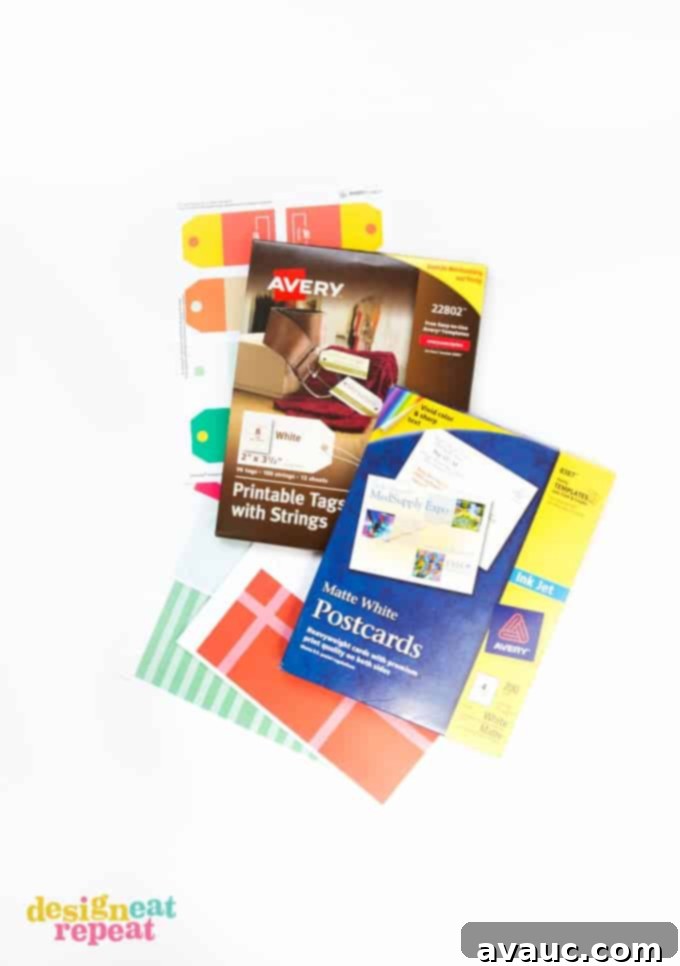 Who says giving gift cards for Christmas has to be boring?! Pop them into these FREE printable card kits for an added holiday surprise!
