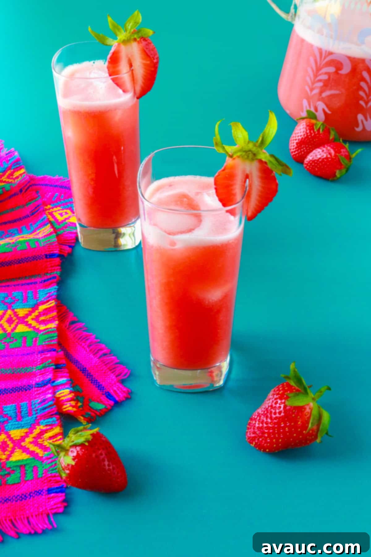 Fresh Strawberry Breeze 11 Agua de fresa in glasses garnished with strawberries