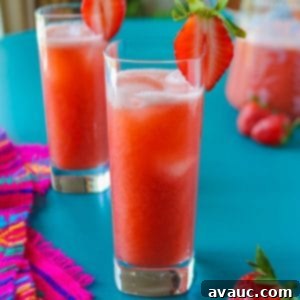 Fresh Strawberry Breeze 12 Agua de fresa in glasses garnished with strawberries