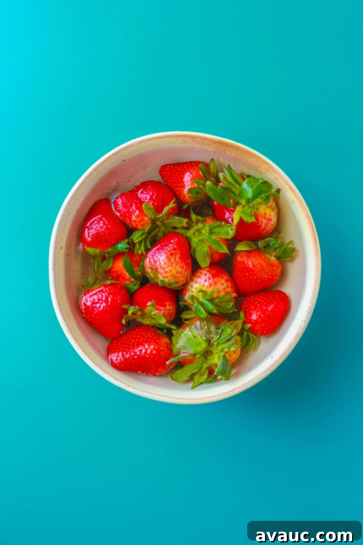 Fresh Strawberry Breeze 5 Soaking strawberries in vinegar water