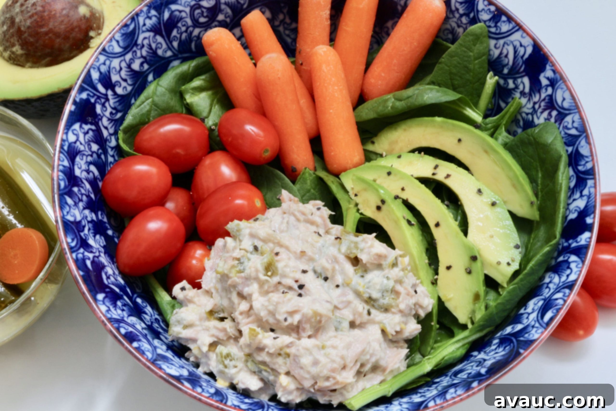 easy Whole30 tuna salad lunch bowl, healthy tuna salad, quick lunch, Whole30 compliant meal