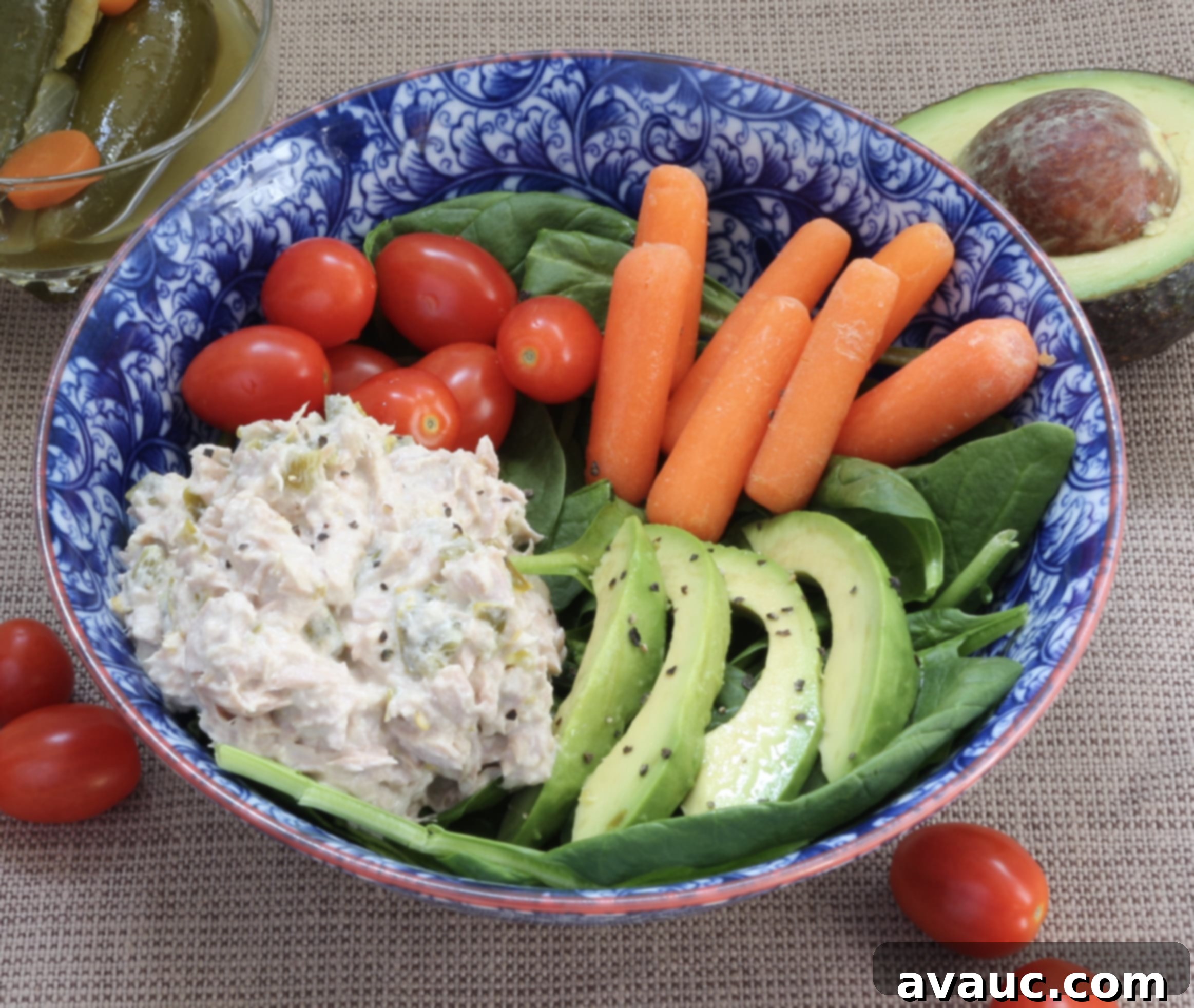 easy Whole30 tuna salad lunch bowl, healthy lunch ideas, Whole30 meal prep, tuna and veggies