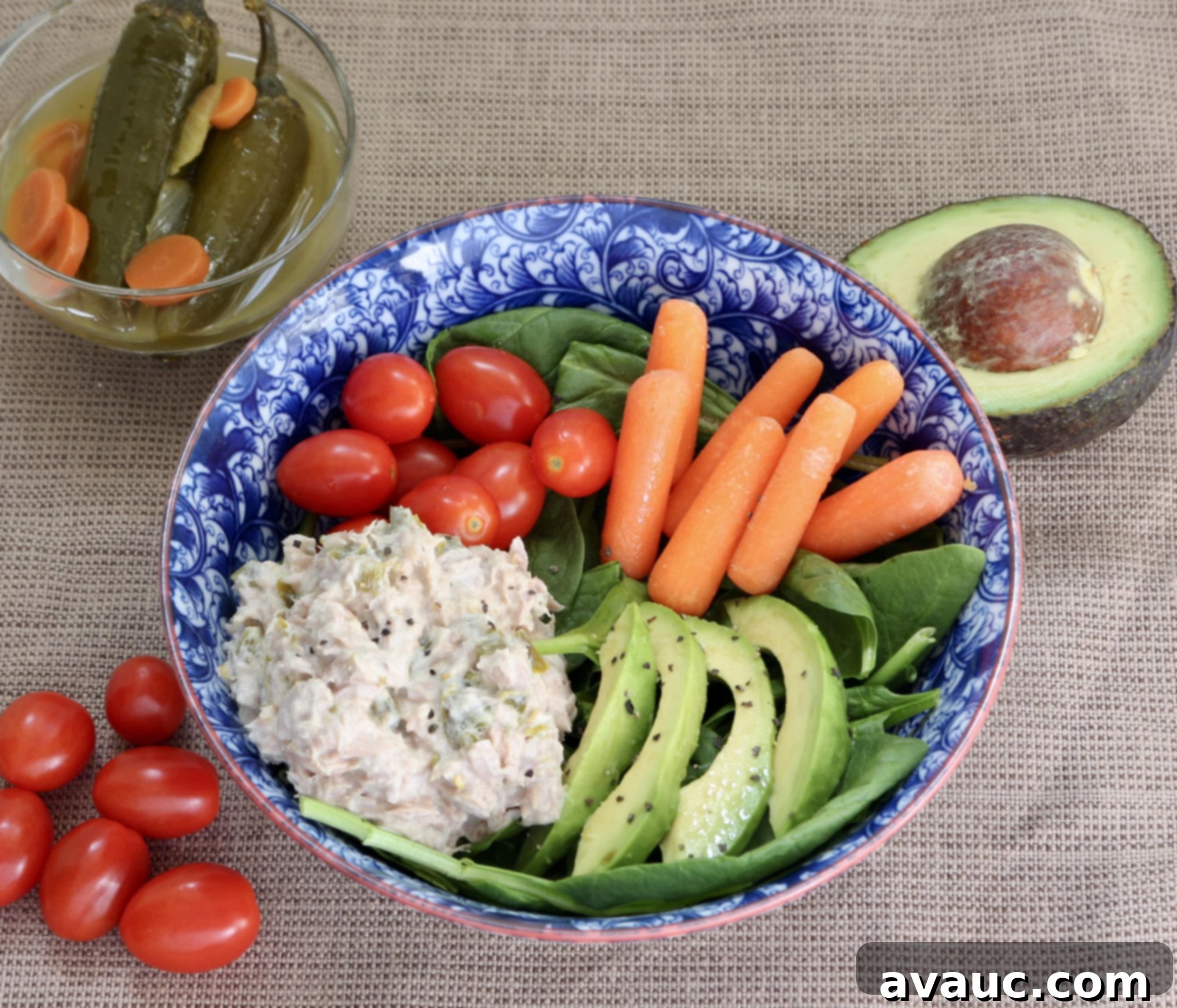 easy Whole30 tuna salad lunch bowl, healthy meal, delicious tuna salad