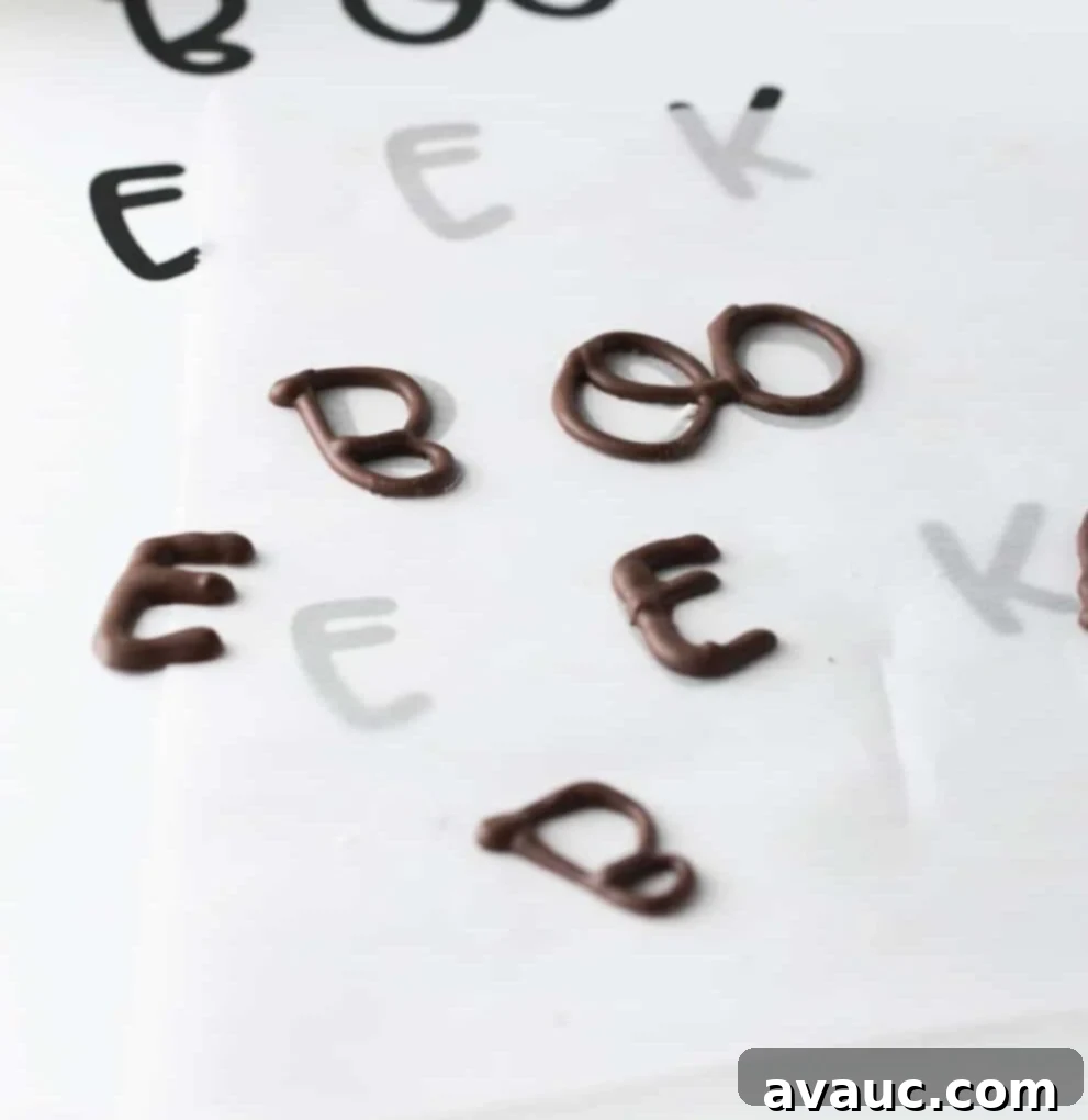 Spooky Edible Cupcake Toppers 4 Sheet of chocolate letters to make edible Halloween cupcake toppers. Boo and EEK phrases.