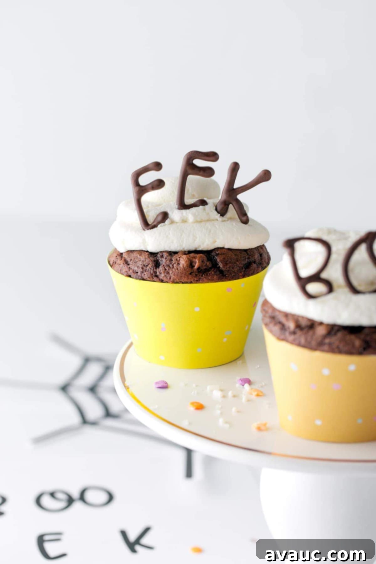 Spooky Edible Cupcake Toppers 5 Chocolate cupcake with EEK edible Halloween cupcake topper.