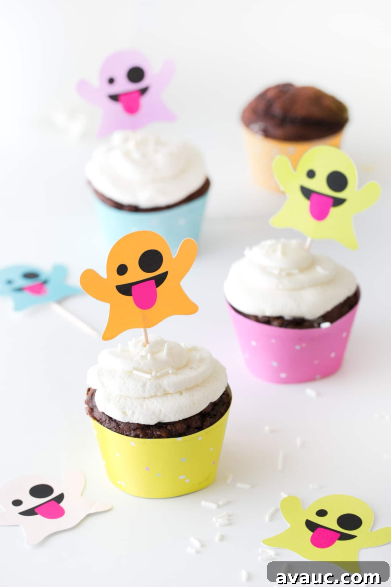 Emoji Ghost Halloween Cupcake Toppers! Free to download and print at www.DesignEatRepeat.com #Halloween #Printable #Cupcake #Emoji