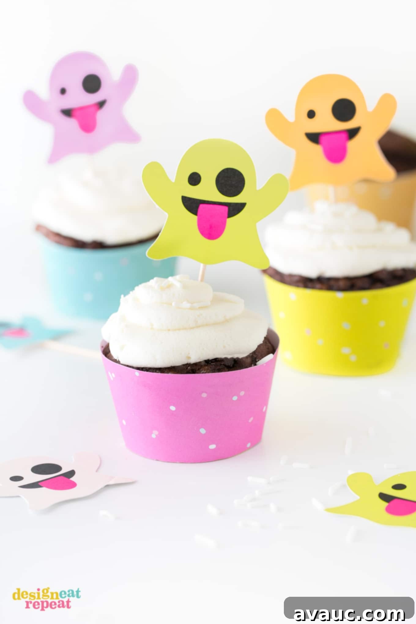 Emoji Ghost Halloween Cupcake Toppers! Free to download and print at www.DesignEatRepeat.com #Halloween #Printable #Cupcake #Emoji