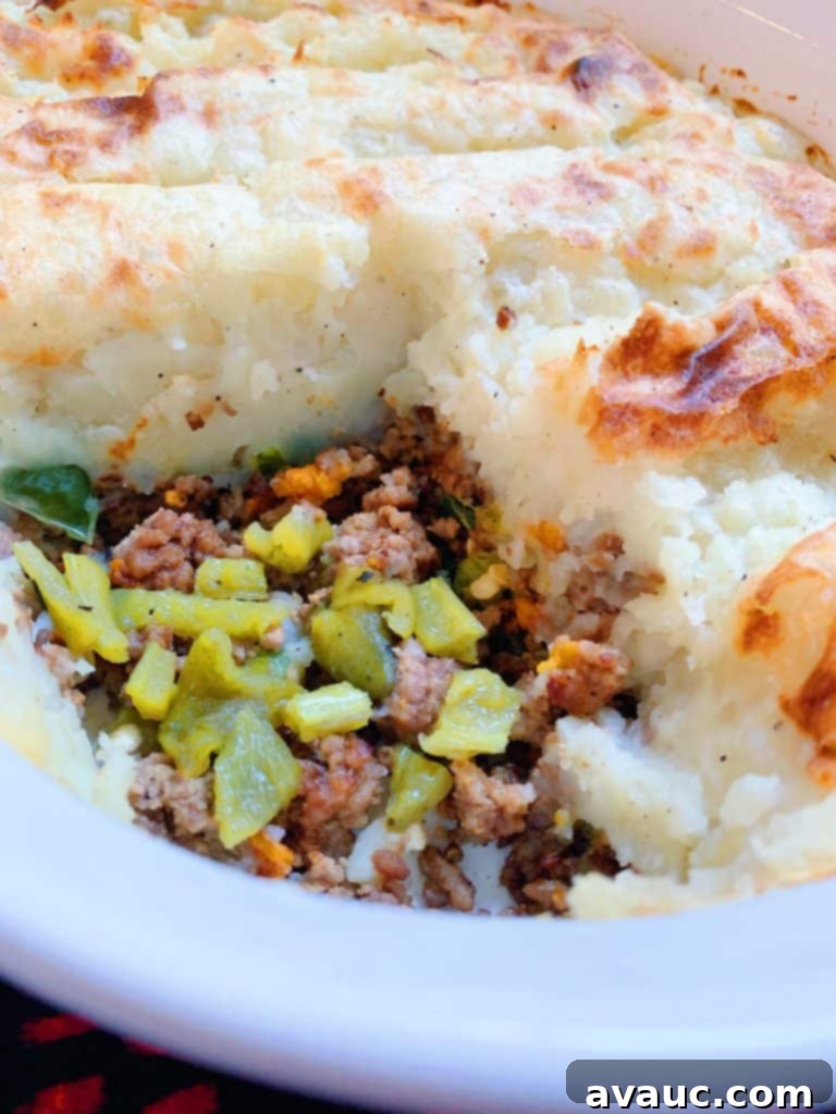 Roasted Green Chile Pastel de Papa (aka Shepherd’s Pie) #pasteldepapa #whole30shepherdspie #roastedgreenchiles