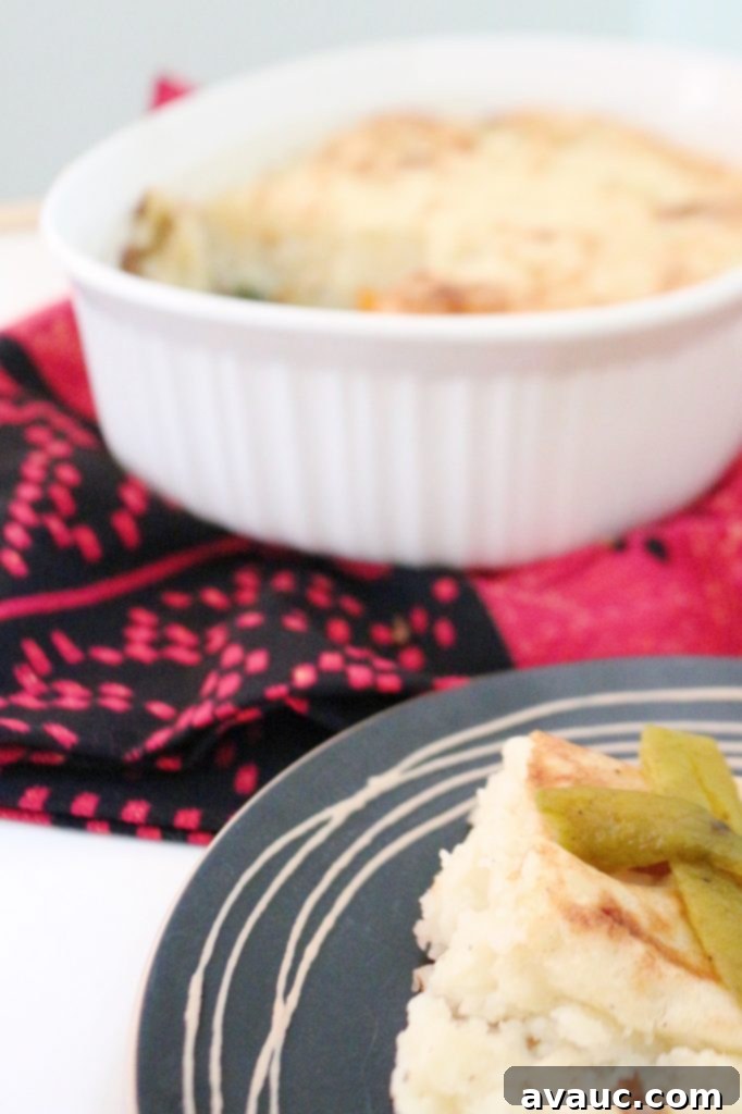 Roasted Green Chile Pastel de Papa (aka Shepherd’s Pie) #pasteldepapa #whole30shepherdspie #roastedgreenchiles