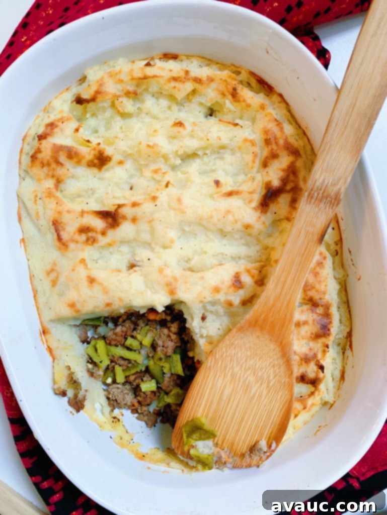 Roasted Green Chile Pastel de Papa (aka Shepherd’s Pie) #pasteldepapa #whole30shepherdspie #roastedgreenchiles