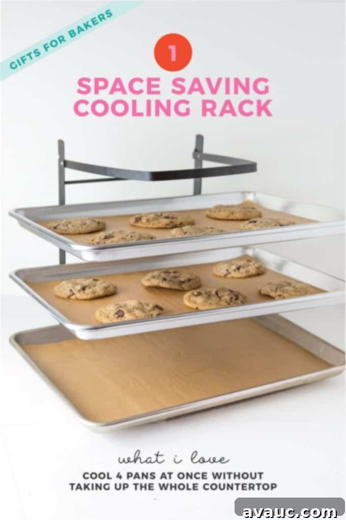 Collapsible three-tier cooling rack for baked goods