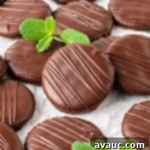 Ritz Cracker Thin Mint Crunch 8 Homemade Thin Mints arranged attractively.