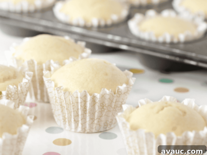 white wedding cupcakes