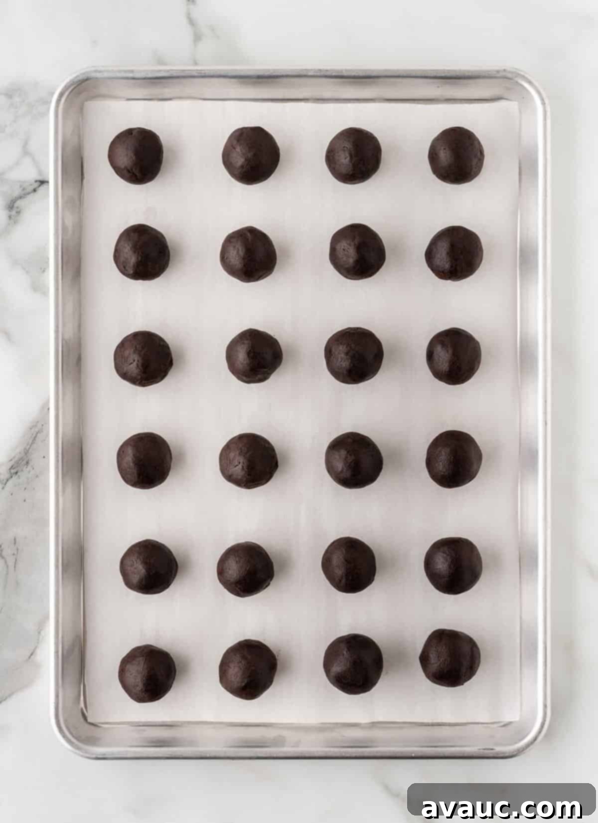 No-Dip Oreo Truffles 11 Tray of perfectly rolled Oreo truffle balls, now filled with marshmallow fluff.