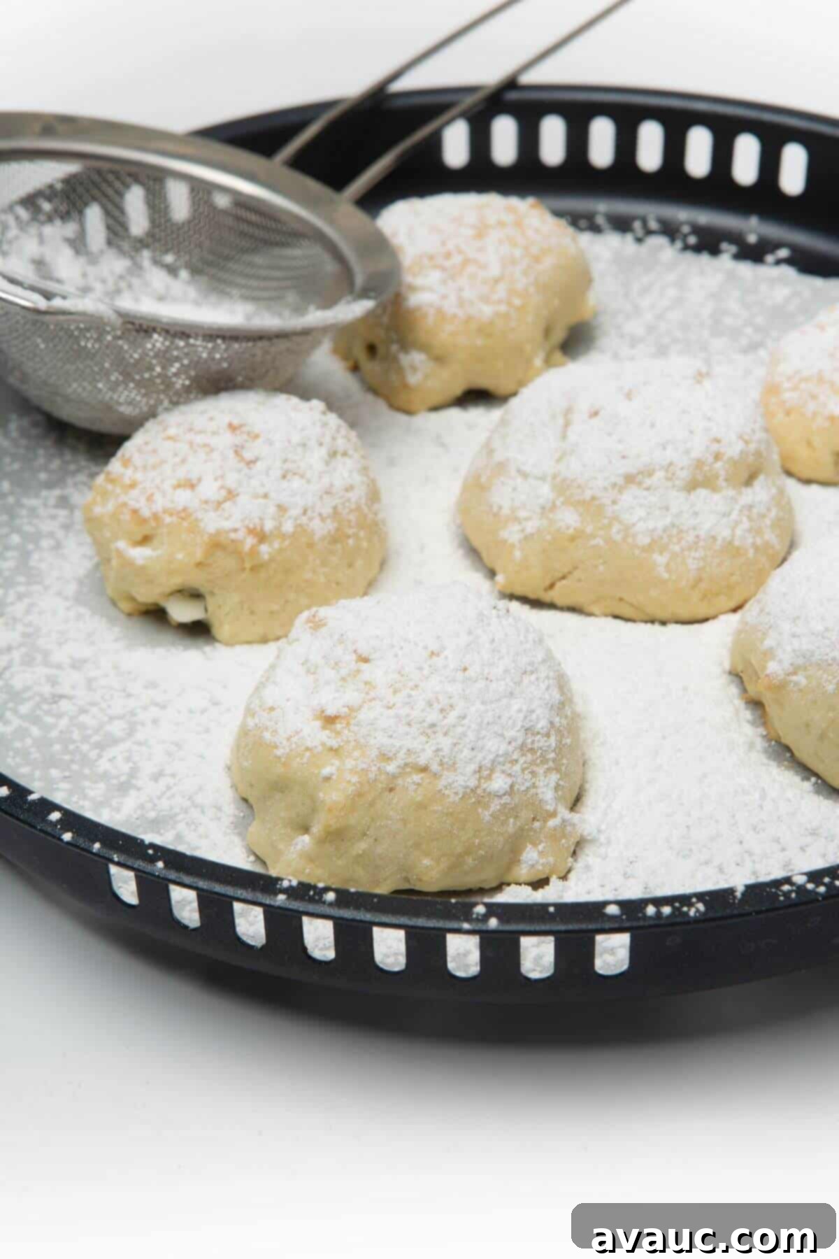 Ultimate Air Fried Oreos 11 Air fried Oreos, generously sprinkled with powdered sugar, ready to be served.