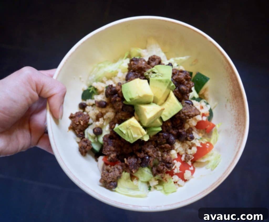 Ground beef taco salad with cilantro cauliflower rice #tacosalad