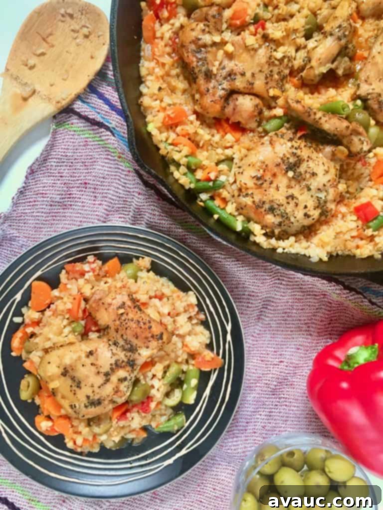 Cauliflower Mexican Arroz con Pollo 2 Mexican Cauliflower Arroz Con Pollo #arrozconpollo #cauliflowerarrozconpollo #whole30recipes