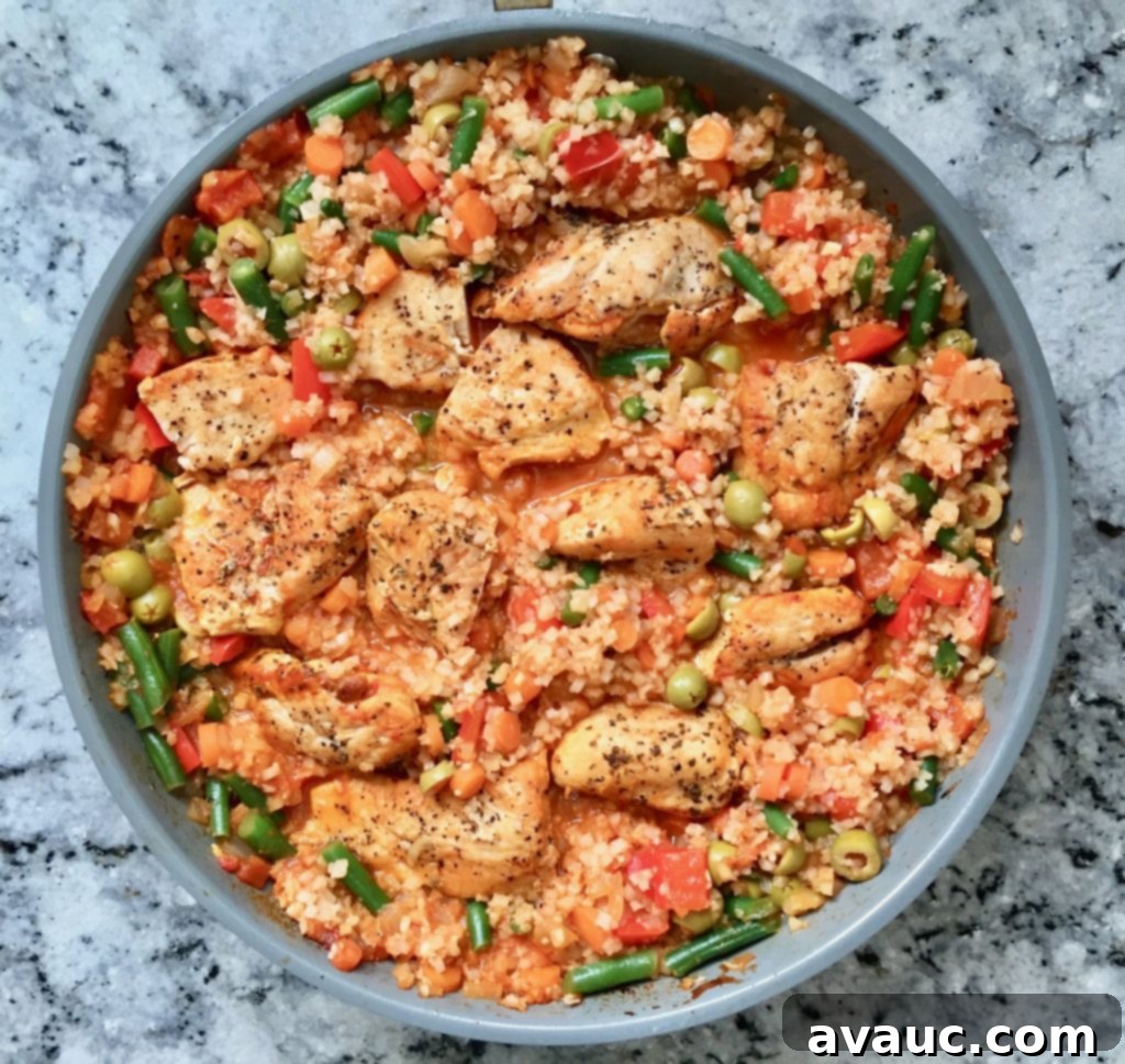 Cauliflower Mexican Arroz con Pollo 9 Plated Mexican Cauliflower Arroz Con Pollo #arrozconpollo #cauliflowerarrozconpollo #whole30recipes