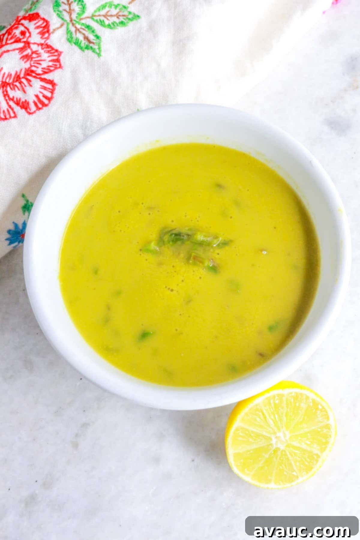 Creamy Dairy-Free Asparagus Soup 11 Bowl of Crema de espárragos